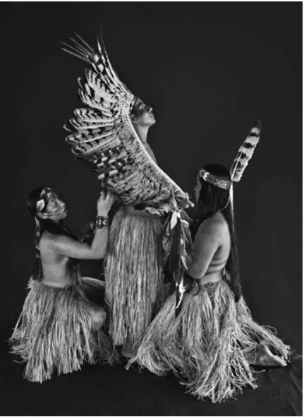 three-figures-from-the-yawanawa-indigenous-group-state-of-acre-brazil-2016-photograph-by-sebastiao-salgado